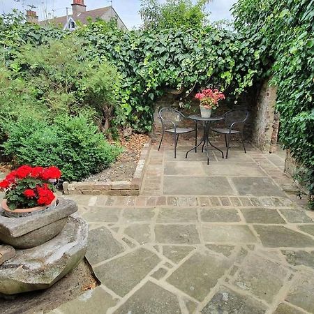 Beautiful 1 Bedroom Cottage With Courtyard. Deal Zewnętrze zdjęcie