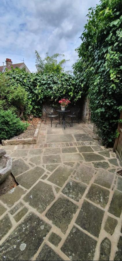 Beautiful 1 Bedroom Cottage With Courtyard. Deal Zewnętrze zdjęcie