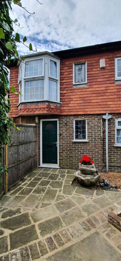Beautiful 1 Bedroom Cottage With Courtyard. Deal Zewnętrze zdjęcie